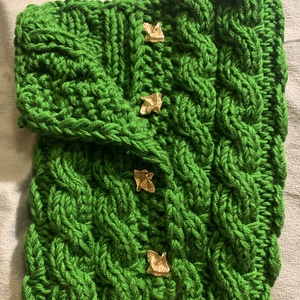 . Csavart mintás, Sál. kézi kötésű fű zöld színű gombos körsál eladó, Ruha & Divat, Sál, Sapka, Kendő, Sál, Kötés, MESKA