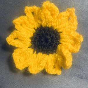 Virágok horgolt  napraforgók eladók 3 db/ csomag , Kellékek & szerszámok, Dekorációs kellékek, , MESKA