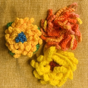 Horgolt Virágok  sárga  színű  virágok eladók 3db/ csomag , Kellékek & szerszámok, Dekorációs kellékek, , MESKA