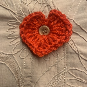 Szív alakú  Gomb dísz piros szív alakú 2 db /csomag  - kellékek & szerszámok - rövidáru - gomb - textil gomb - Meska.hu