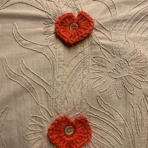 Szív alakú  Gomb dísz piros szív alakú 2 db /csomag  - kellékek & szerszámok - rövidáru - gomb - textil gomb - Meska.hu