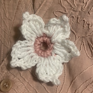 Gombdisz fehér  virág  alakú domb dísz  2 db /csomag  - kellékek & szerszámok - rövidáru - gomb - textil gomb - Meska.hu