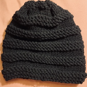 Sapka. Kézi kötésű fekete színűs slouchy fazonú női sapka eladó, Ruha & Divat, Sál, Sapka, Kendő, Sapka, Kötés, MESKA