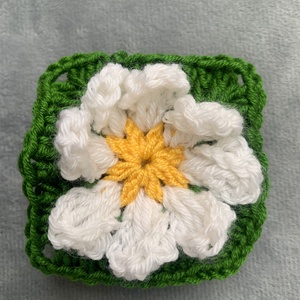 Fekete  kötött táska dísz  zöld  fehér virággal díszítve  eladó, Táska & Tok, Kézitáska & válltáska, Belső rendező, Horgolás, MESKA