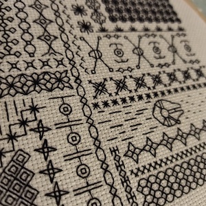 Modern hímzett blackwork kép - otthon & életmód - dekoráció - fali és függő dekoráció - falra akasztható dekor - Meska.hu