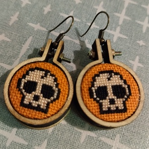 Koponya fülbevaló, Otthon & Életmód, Dekoráció, Halloween, Halloweeni ékszerek, Hímzés, Ékszerkészítés, MESKA