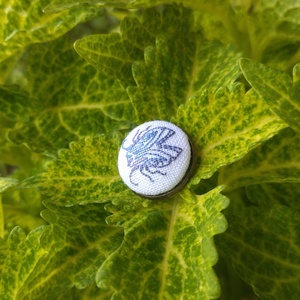 Rovarmintával, blackwork kitűző/bross, Ékszer, Kitűző és Bross, Kitűző, Hímzés, Ékszerkészítés, MESKA