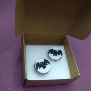 Hímzett mandzsettagomb, denevér - ékszer - mandzsettagomb - Meska.hu