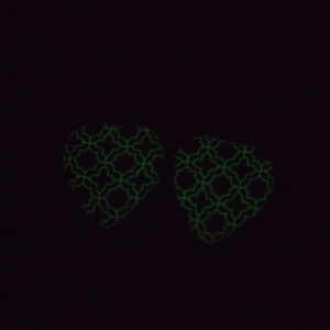 Zöld szív - hímzett fülbevaló - ékszer - fülbevaló - lógó fülbevaló - Meska.hu