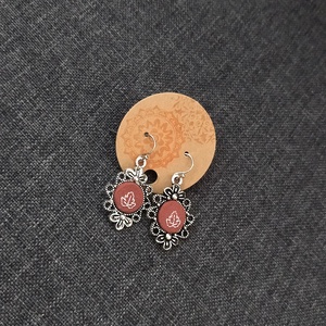 Levél - hímzett fülbevaló (sötétben világít), Ékszer, Fülbevaló, Lógó fülbevaló, Hímzés, Ékszerkészítés, MESKA