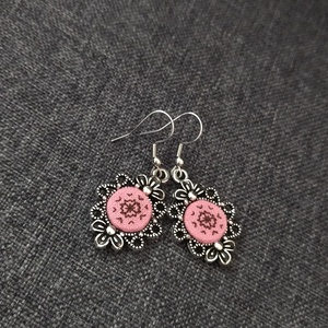 Hímzett fülbevaló - ékszer - fülbevaló - lógó fülbevaló - Meska.hu