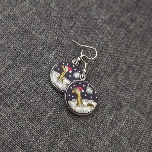 Nessi - Hímzett fülbevaló - ékszer - fülbevaló - lógós kerek fülbevaló - Meska.hu