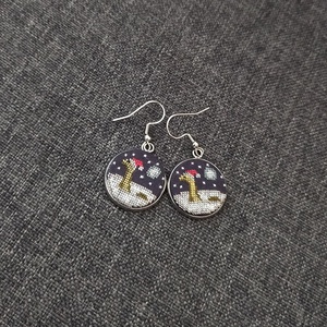 Nessi - Hímzett fülbevaló - ékszer - fülbevaló - lógós kerek fülbevaló - Meska.hu