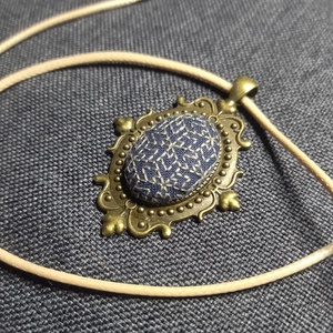 Geometrikus - hímzett medál, Ékszer, Nyaklánc, Medál, Hímzés, Ékszerkészítés, MESKA