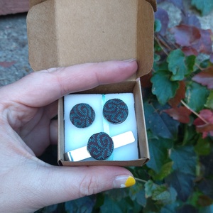 Hímzett mandzsettagomb és nyakkendőtű, nonfiguratív - ékszer - mandzsettagomb - Meska.hu