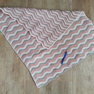 Hullámos horgolt babatakaró, alvós nyuszival - játék & sport - babalátogató ajándékcsomag - Meska.hu