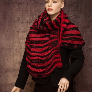 selyemre nemezelt piros  fekete stóla   - ruha & divat - sál, sapka, kendő - sál - Meska.hu