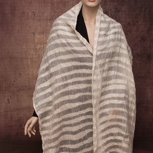 Fehér selyemre nemezelt gyapjú stóla esküvőre , alkalomra - ruha & divat - sál, sapka, kendő - sál - Meska.hu