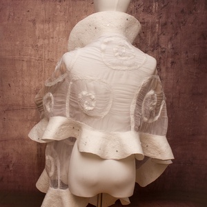 Fehér selyemre muszlinra nemezelt gyapjú stóla esküvőre , alkalomra - ruha & divat - sál, sapka, kendő - sál - Meska.hu