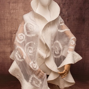 Fehér selyemre muszlinra nemezelt gyapjú stóla esküvőre , alkalomra, Ruha & Divat, Sál, Sapka, Kendő, Sál, , MESKA