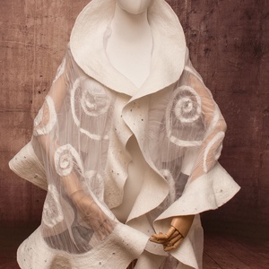 Fehér selyemre muszlinra nemezelt gyapjú stóla esküvőre , alkalomra - ruha & divat - sál, sapka, kendő - sál - Meska.hu