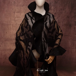 Fekete selyemre muszlinra nemezelt gyapjú stóla ,különleges  alkalomra - ruha & divat - sál, sapka, kendő - sál - Meska.hu