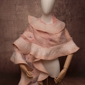 Rózsaszín selyemre muszlinra nemezelt gyapjú stóla ,különleges  alkalomra - ruha & divat - sál, sapka, kendő - sál - Meska.hu