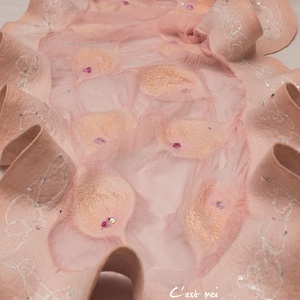 Rózsaszín selyemre muszlinra nemezelt gyapjú stóla ,különleges  alkalomra - ruha & divat - sál, sapka, kendő - sál - Meska.hu