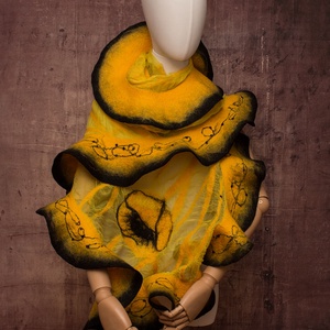 Sárga pipacsos  selyemre muszlinra nemezelt gyapjú stóla ,különleges  alkalomra, Ruha & Divat, Sál, Sapka, Kendő, Sál, , MESKA