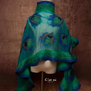 Türkiz pávás  selyemre muszlinra nemezelt gyapjú stóla ,különleges  alkalomra - ruha & divat - sál, sapka, kendő - sál - Meska.hu