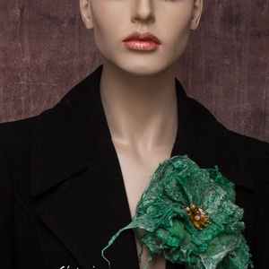 Virág selyemre nemezelt  gyapjú virág kitűző, bross - ékszer - kitűző és bross - Meska.hu