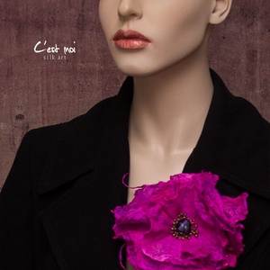 Virág selyemre nemezelt  gyapjú virág kitűző, bross - Meska.hu