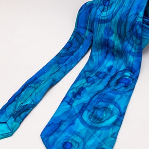 Kék kézzel festett selyem nyakkendő  - Meska.hu