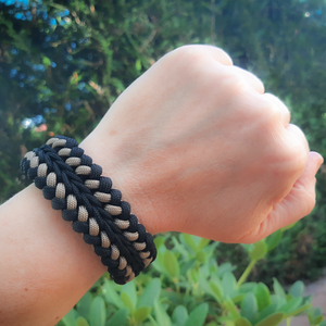 Macsó paracord karkötő - ékszer - karkötő - fonott karkötő - Meska.hu