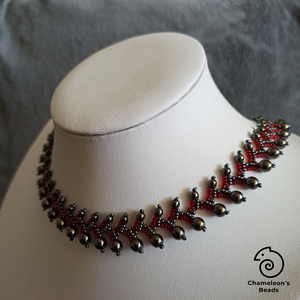 Hematite and Blood Red Elegance nyaklánc, Ékszer, Nyaklánc, Gyöngyös nyaklánc, Ékszerkészítés, Gyöngyfűzés, gyöngyhímzés, MESKA