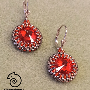 Red and Steel Eyes French earrings  piros-acél Swarovski kristályos, gyöngyfűzött fülbevaló - ékszer - fülbevaló - lógós kerek fülbevaló - Meska.hu