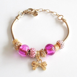 Pink pandora stílusú karkötő arany színű alapon - ékszer - karkötő - charm karkötő - Meska.hu
