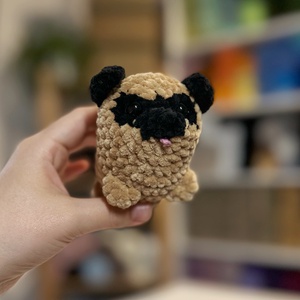 Mopsz kutyus. Bézs, barna es fekete mopszik.  - játék & sport - plüssállat & játékfigura - kutya - Meska.hu