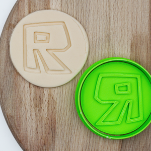 Roblox R Betű Logó Sütikiszúró Gamer Sütemény Nyomó Süti Forma Játékosoknak Mobil Játék, Otthon & Életmód, Konyhafelszerelés, tálalás, Sütés, főzés, Sütikiszúró, , MESKA