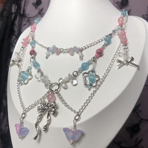 Rózsaszín, kék nyaklánc - ékszer - nyaklánc - gyöngyös nyaklánc - Meska.hu