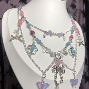 Rózsaszín, kék nyaklánc - ékszer - nyaklánc - gyöngyös nyaklánc - Meska.hu