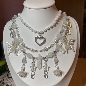 Fehér pillangós nyaklánc, Ékszer, Nyaklánc, Gyöngyös nyaklánc, Ékszerkészítés, MESKA