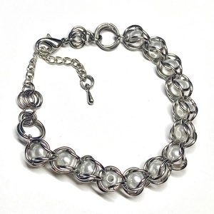 Fehér fémes karkötő - ékszer - karkötő - gyöngyös karkötő - Meska.hu