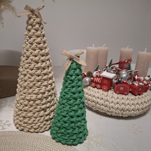 Horgolt karácsonyfa asztali dísz - karácsony - karácsonyi lakásdekoráció - ünnepi asztaldekoráció - Meska.hu