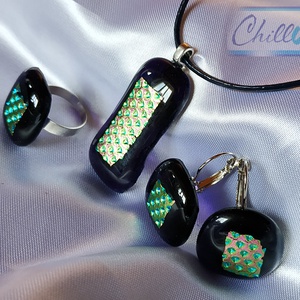 Csillogó csoda - Sötétlila dichroic üvegékszer medál fülbevalóval és gyűrűvel - ékszer - ékszerszett - Meska.hu