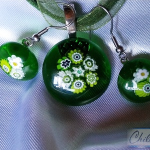 Zöld - fehér virágcsokor ékszerszett- Millefiori virágos nyakék fülbevalóval - ékszer - ékszerszett - Meska.hu