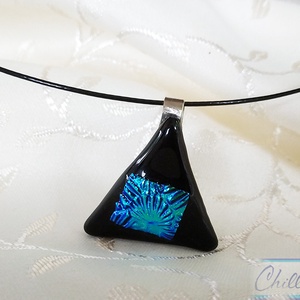 Fekete háromszög türkiz négyzettel, minimal design - egyedi üvegékszer medál  - ékszer - ékszerszett - Meska.hu