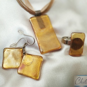 Csillogó arany minimal design nikkelmentes szett - Irizáló arany üvegékszer medál fülbevalóval és gyűrűvel - ékszer - ékszerszett - Meska.hu