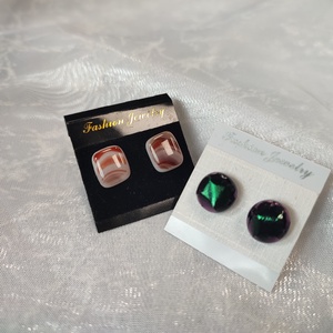 Barna-feher és zöld csillogós antiallergén üvegékszer pötty fülik - ékszer - fülbevaló - pötty fülbevaló - Meska.hu