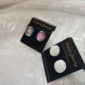 Csillogó feher és rózsaszín dichroic antiallergén üvegékszer pötty fülik - ékszer - fülbevaló - pötty fülbevaló - Meska.hu